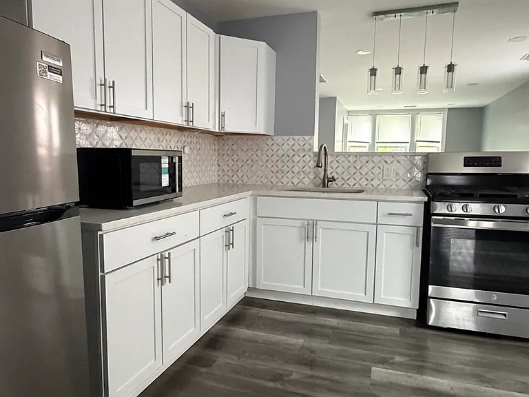 1240 S Wenonah Ave #2 — Photo 1