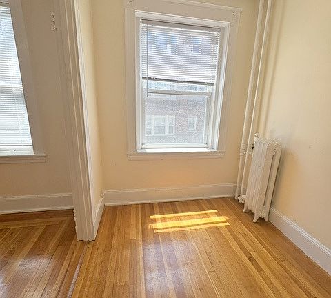 5th image of 1607 Commonwealth Ave APT 25