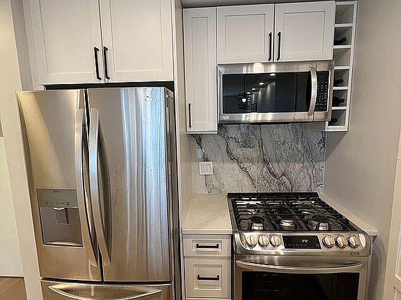 5th image of 275 Greenwich St #3DS