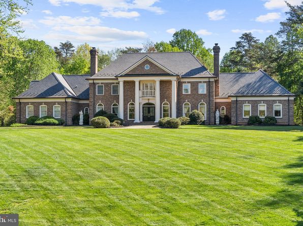 2401 Oakmont Ct, Oakton, VA 22124