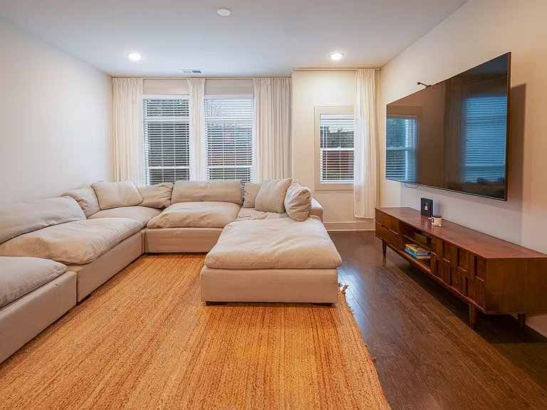 Wesley Terrace Ave — Photo 10