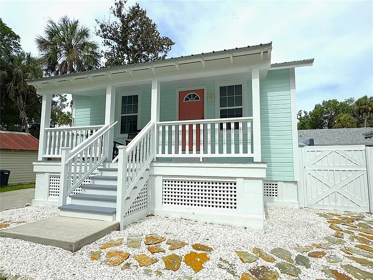 222 NE 1st Ave — Photo 2