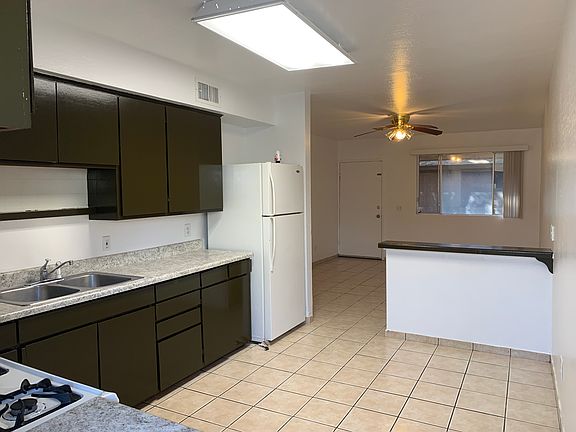 3rd image of 2141 W Belmont Ave APT 5