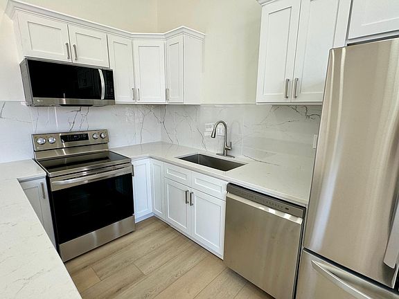 4th image of 203 E 7th St #3B