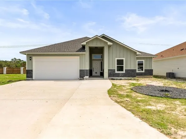 113 Traditions Dr, Rockport, TX 78382