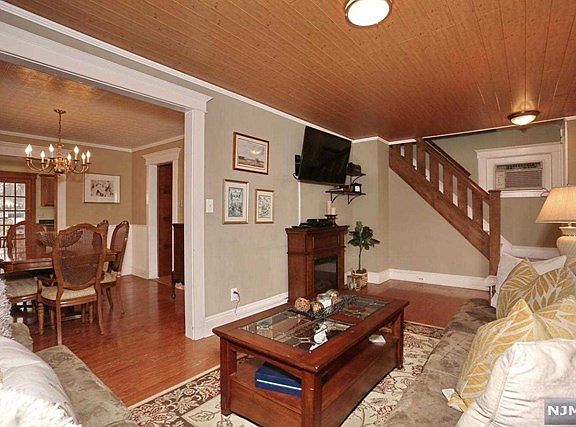 5th image of 69 Aqueduct Ave