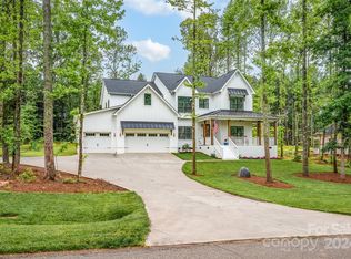 513 Arrow Point Ln, Davidson, NC 28036