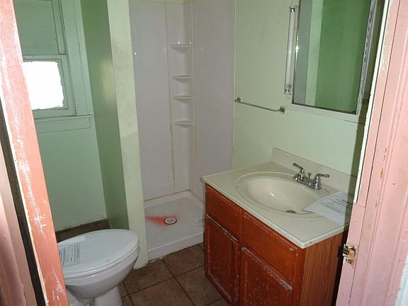 3rd image of 406 S East St