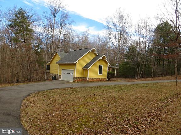 ample parking & circle drive