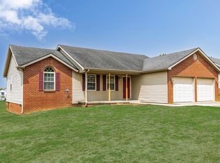 917 N Meadowhill Rd, Paris, KY 40361