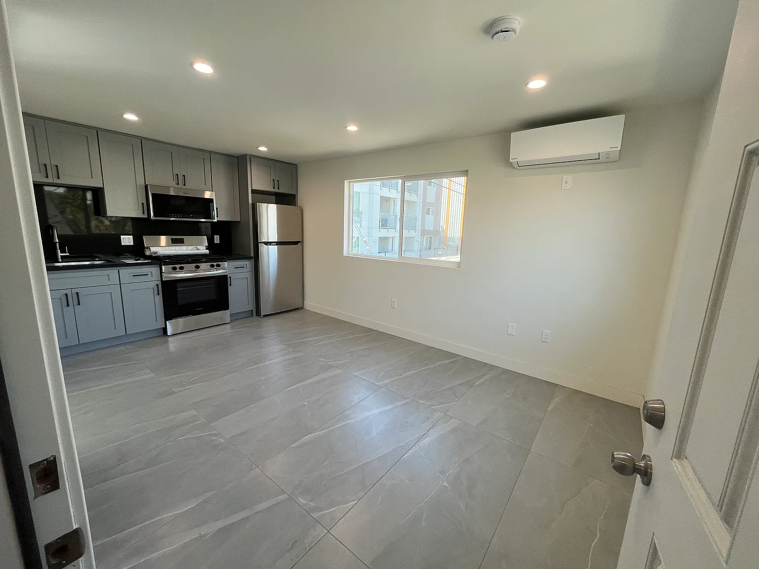 1 bed, 450 sqft, $1,650 — Photo 2