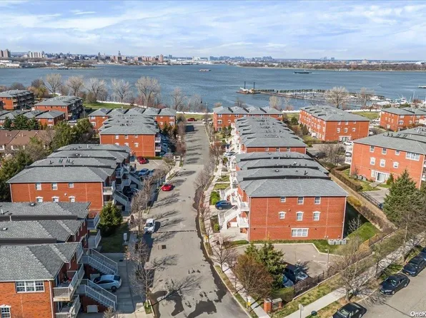 3-27 Endeavor Place #C, College Point, NY 11356