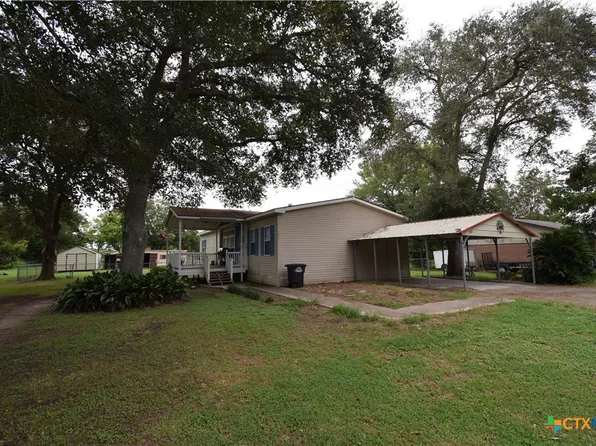 253 College St, Lolita, TX 77971
