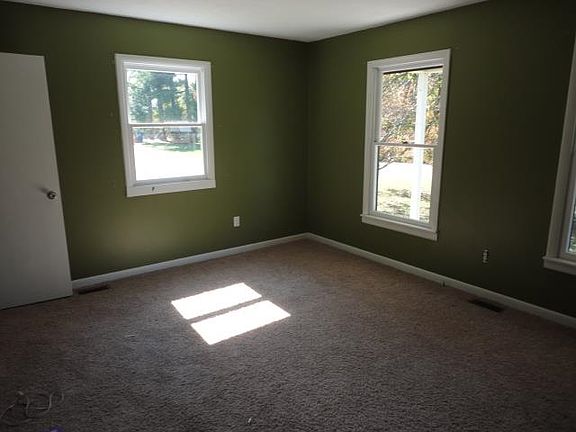 4th image of 1420 Meadowlark Dr