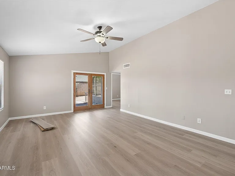 11904 N 76th Ln — Photo 5