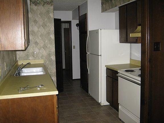 5th image of 1475 Brittany Ln APT 24