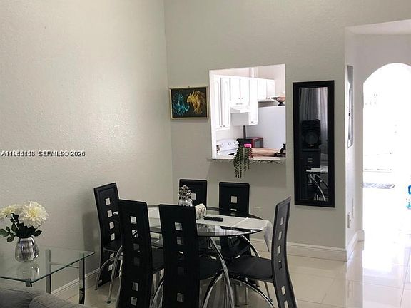 3rd image of 27 NE 13th Ave #4