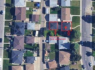 9322 168th St NW, Edmonton, AB T5R2W3