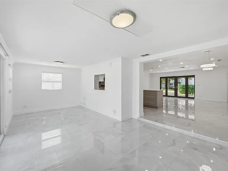 1400 SE 8th Ave — Photo 11