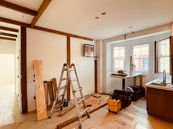 3rd image of 4923 Warrington Ave Floor 3