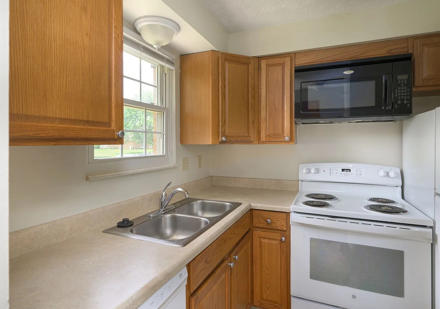 Kingswood Townhouses — Photo 3