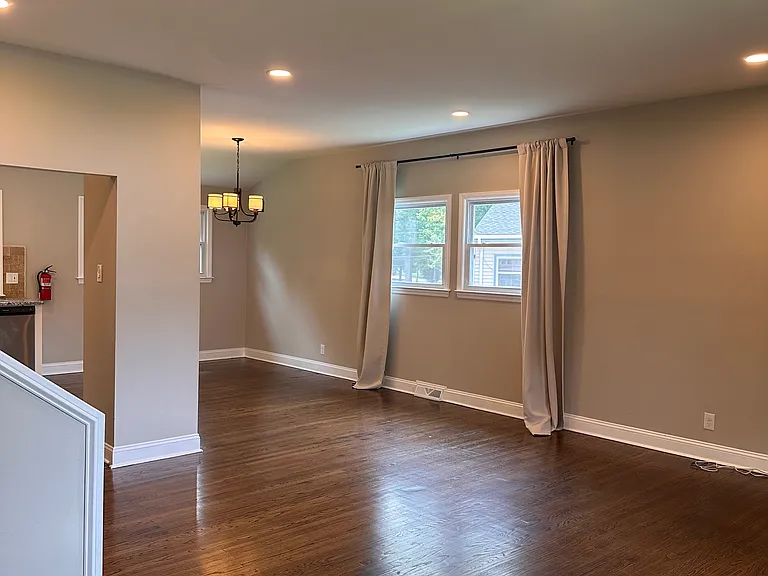 422 Howard Rd — Photo 6