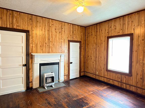 4th image of 406 S Washington St