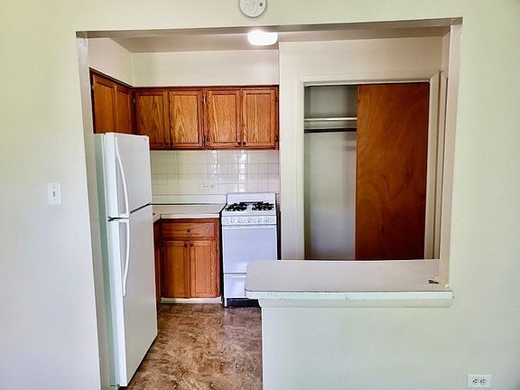 3rd image of 15301 Kilpatrick Ave APT 11