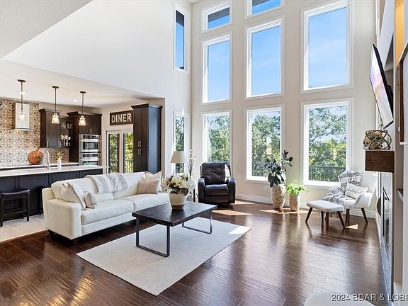 3rd image of 6735 Saint Tropez Cir