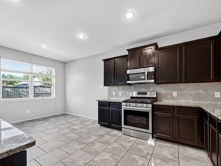 1326 Seagler Pond Ln — Photo 25