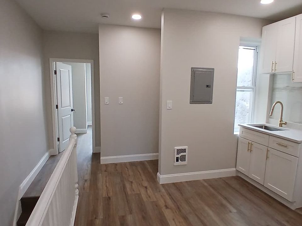 1st image of 3346 N Howard St #2