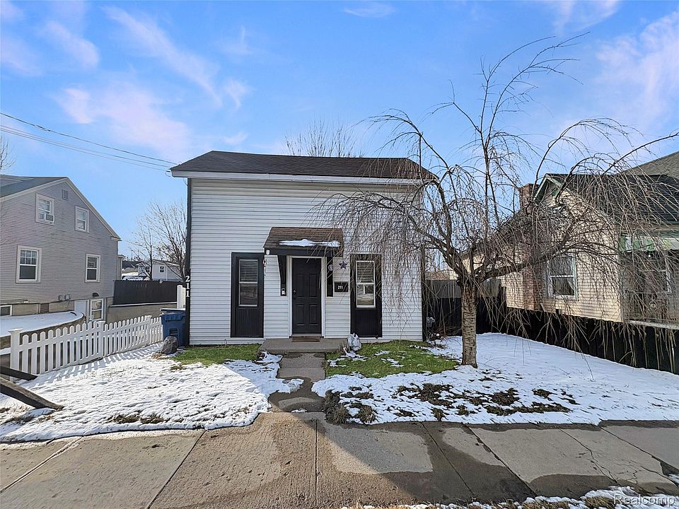 1st image of 211 N Saginaw St