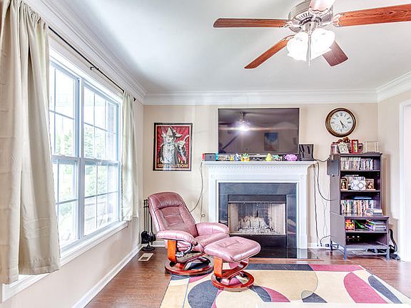 5th image of 8304 Cureton Park Ln