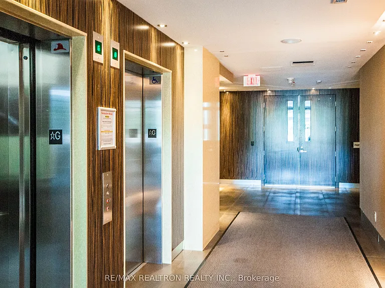 253 S Park Rd #702 — Photo 8