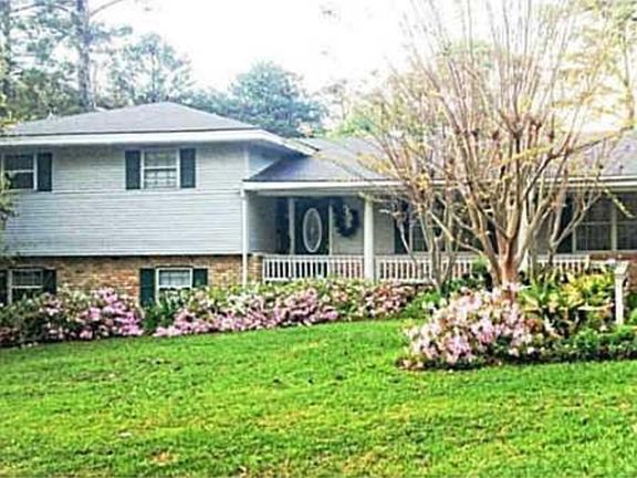 3rd image of 409 Holiday Cir