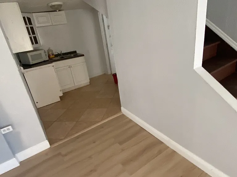 2512 N Dixie Fwy — Photo 17