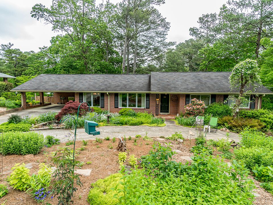 1st image of 2433 Kingscliff Dr NE