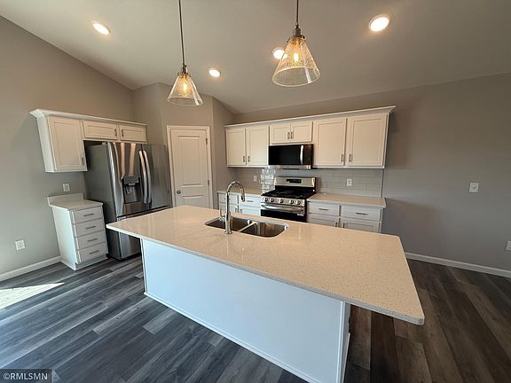3rd image of 1548 Meadows Dr NE