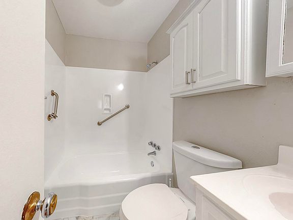 4th image of 102 Mariana Dr