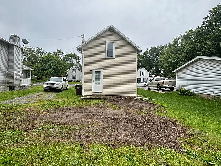 132 Riley St — Photo 2