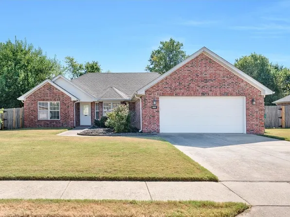 800 Harvest St, Centerton, AR 72719