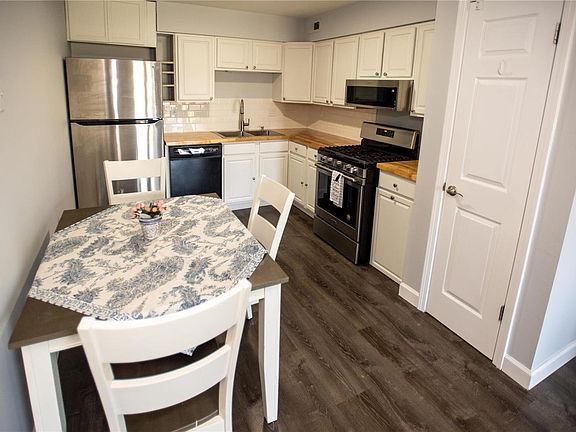 4th image of 16518 Victoria Crossing Dr Unit H