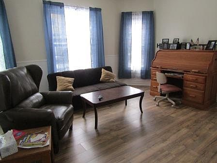 3rd image of 105 Pettit St
