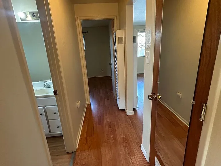 1501 Arthur St #4 — Photo 7