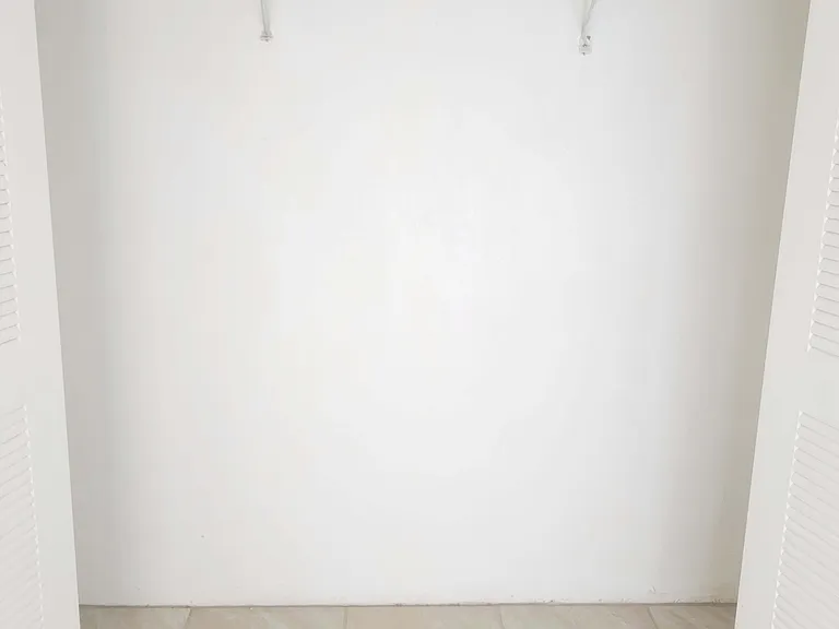 Bed 1 Closet