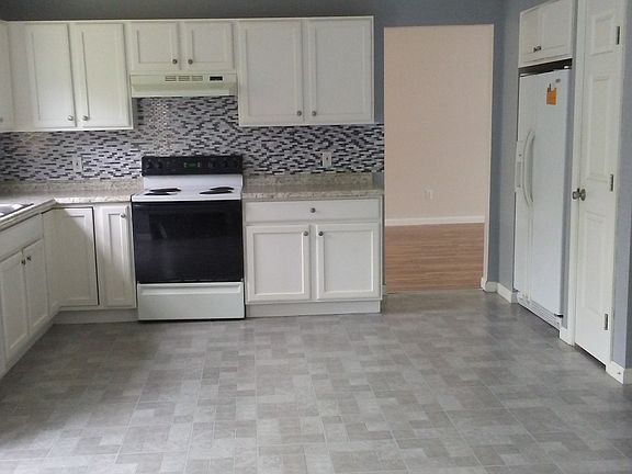 2nd image of 585 Crows Nest Ln