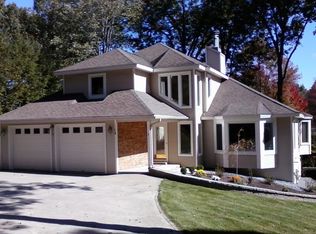 8 Longwood Dr, Saratoga Springs, NY 12866