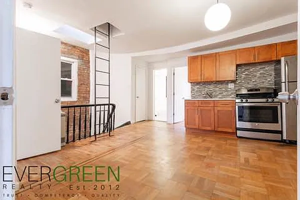 Rented by Evergreen Apartments BK | media 7