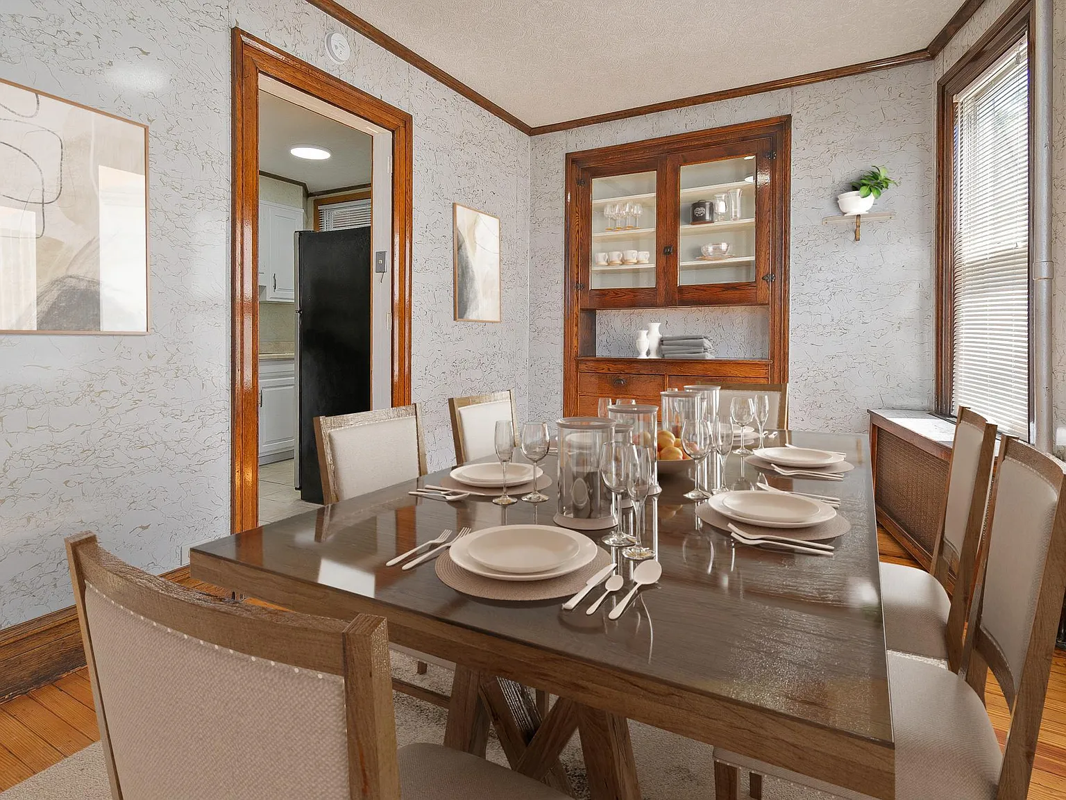 6 bed, 2.5 bath, 2000 sqft, $2,500 — Photo 3
