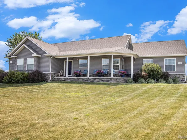 2660 Bay Point Ct, Imlay City, MI 48444